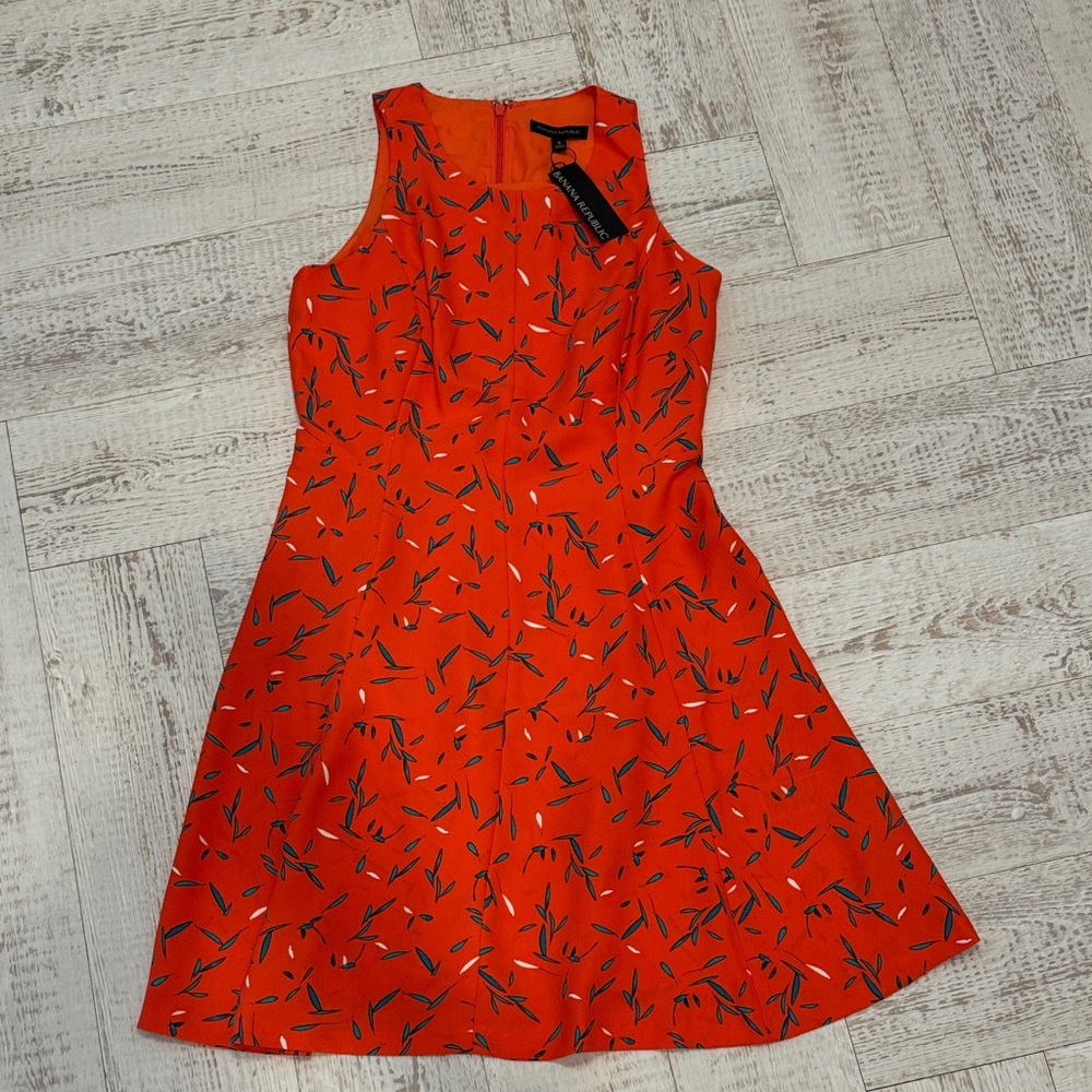 Banana Republic - size 6 NWR - Red Sleeveless Dress with Leaf Pattern